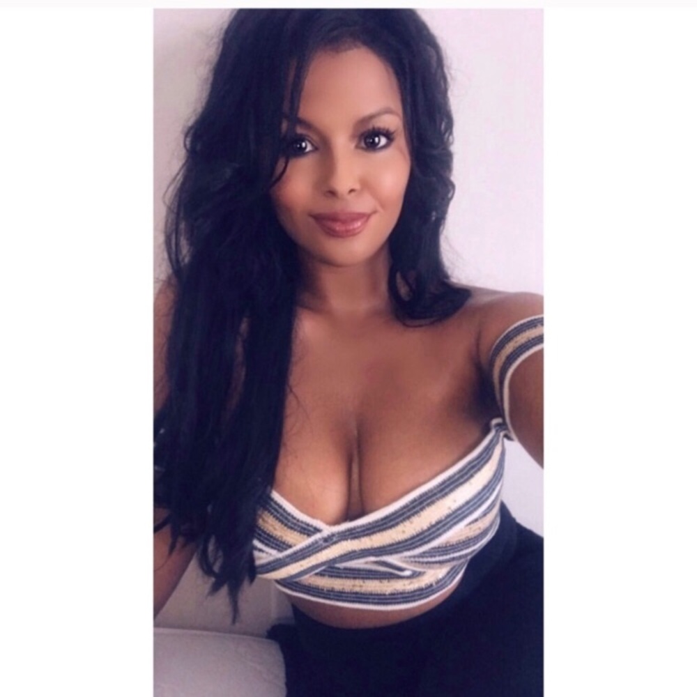 ❌SOLD❌Heart Shaped Crop Top - Picture 6 of 8